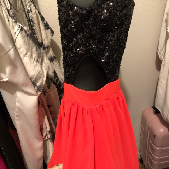 Formal dress! - Picture 2 of 3